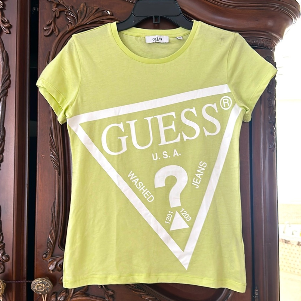 Guess T shirt. Sz xSm . lime color . Never been worn